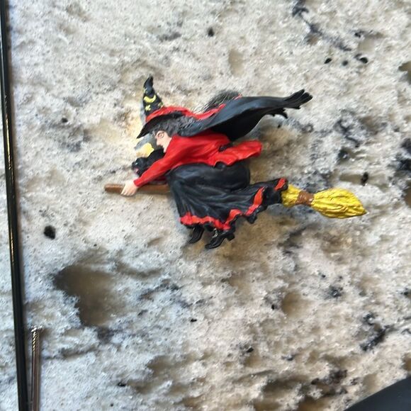 Dept.56 parts for Halloween Up, Up and Away Witch , does not turn - Picture 8 of 9